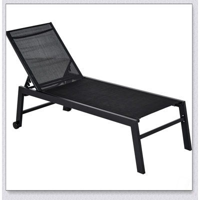 Chaise longue d'extérieur Outsunny avec dossier inclinable à 5 positions, roues et siège en filet durable pour la piscine et la plage