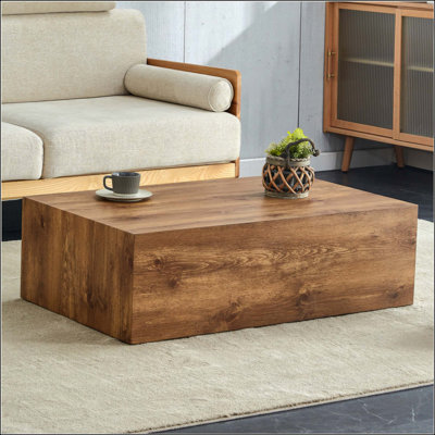 Table basse moderne en bois aggloméré avec texture en bois, durable et élégante pour un espace de vie amélioré