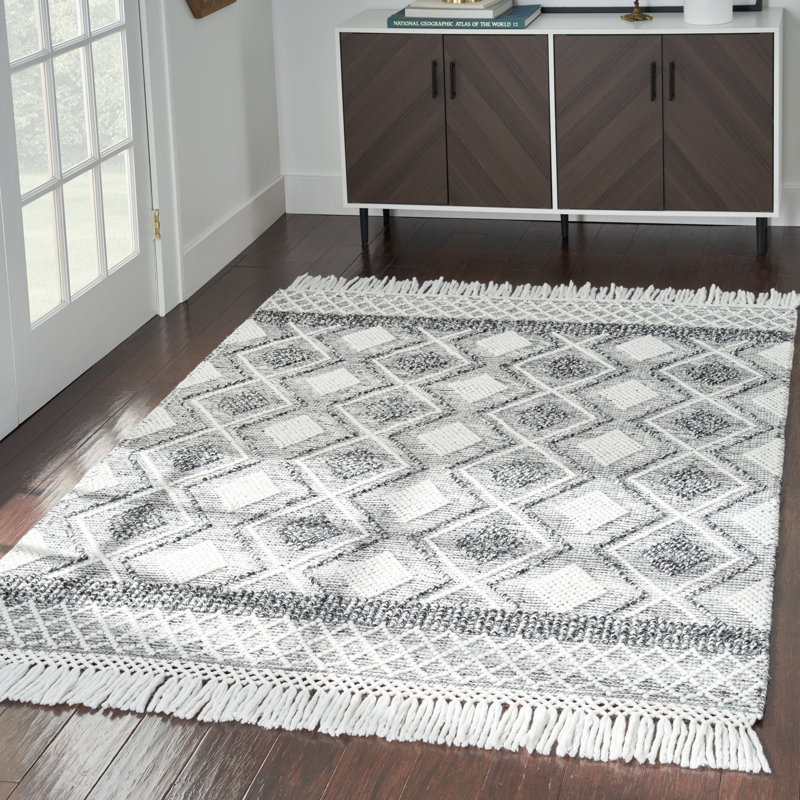 Ivory and Gray Geometric Handwoven Wool Area Rug 5'3" x 7'6"