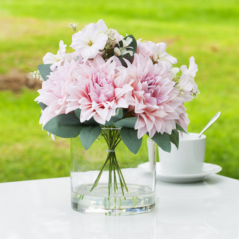 Arrangement floral mélangé dans un vase, Rose