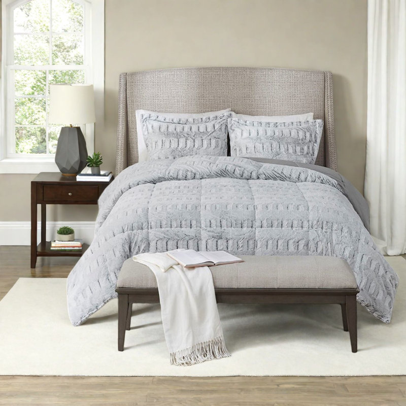 Luxurious Faux Fur Bedding Set, Polyester Comforter For Glamorous Bedroom