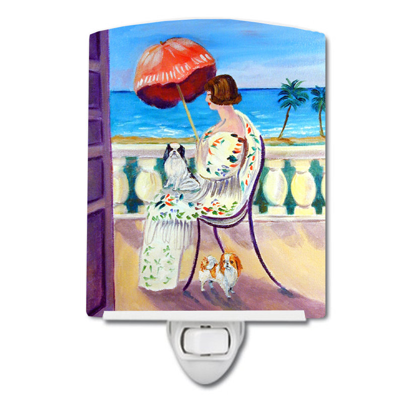 Femme avec sa lampe de nuit en céramique de menton japonaise