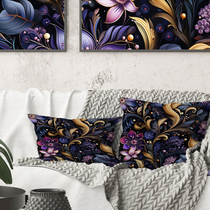 Coussin romantique à imprimé floral bleu et mauve romantique, H 16 po x l 16 po