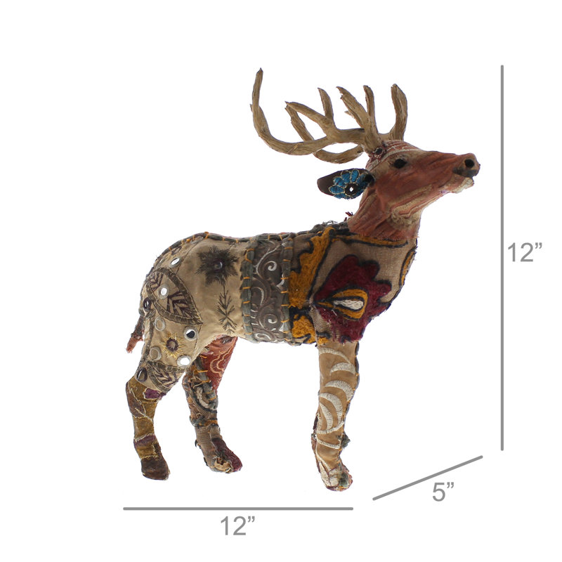 Cerf de forêt debout