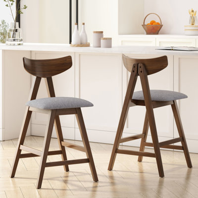 Paire de tabourets de comptoir de style Mid-Century Mid-Century rembourrés gris foncé avec base en bois d'hévéa