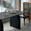 Bureau noir en bois massif de forme ovale pour un usage domestique-164845923