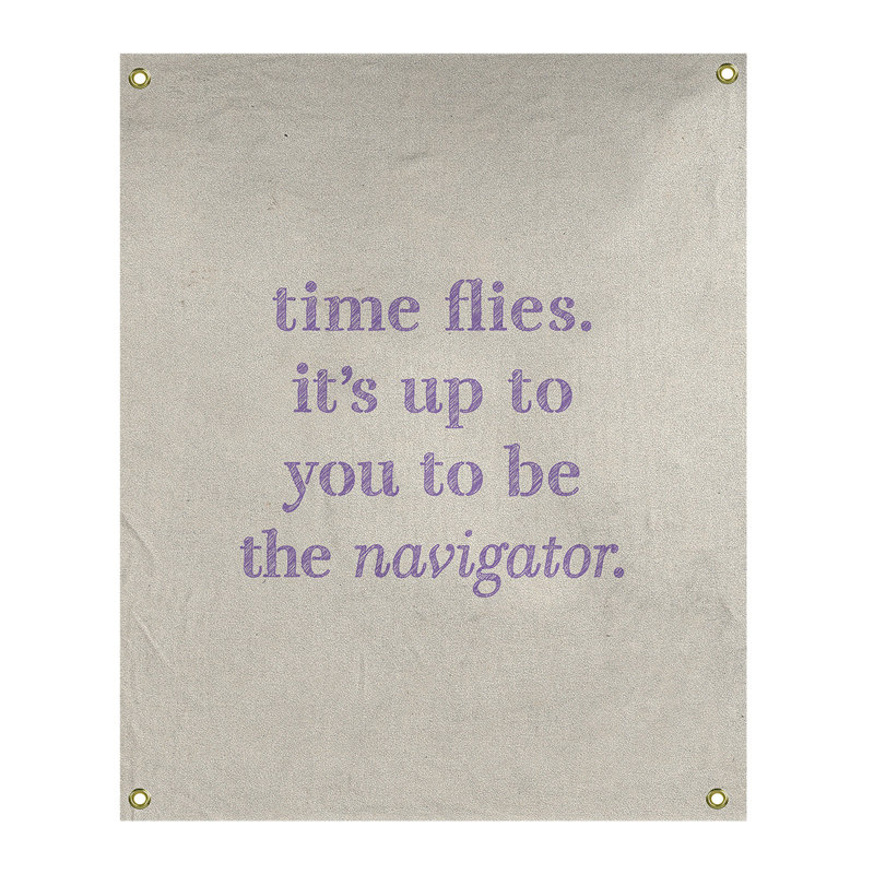 Tapisserie quote-quote time à l’écriture en polyester, H 36 po x l 26 po, Blanc / Mauve