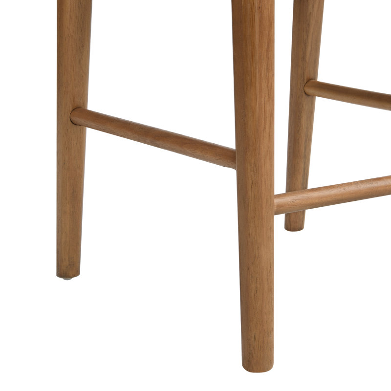 Tabouret de bar Cayli, hauteur d'assise 66 cm, style moderne du milieu du siècle, en bois d'hévéa naturel, avec dossier en rotin et assise rembourrée.