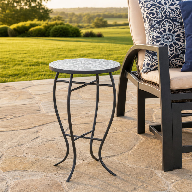 Table d'appoint ronde résistante aux intempéries avec plateau décoratif de style mosaïque et pieds incurvés robustes en métal