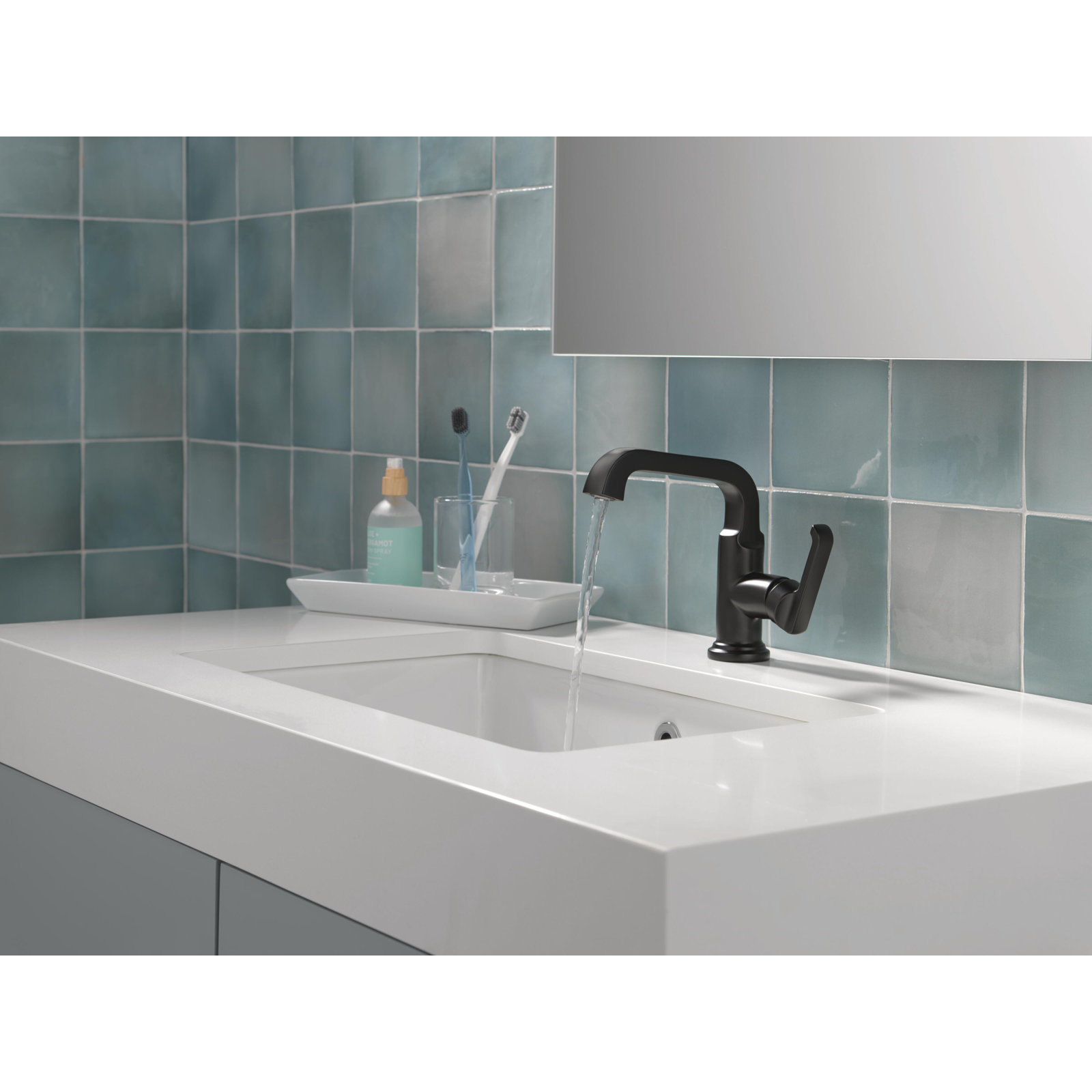 Tetra Single-Hole Faucet with Drain Assembly, Matte Black