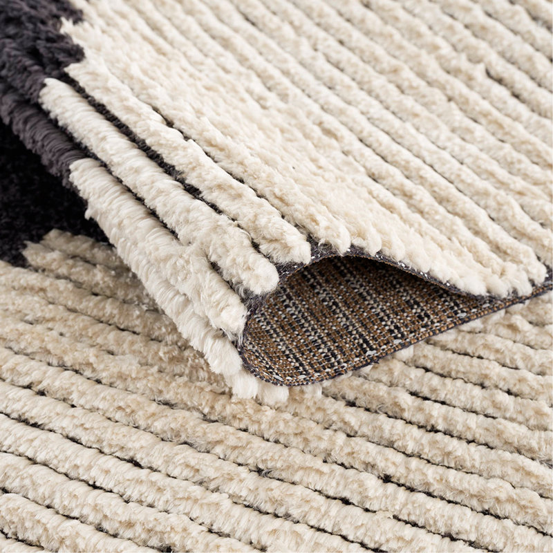 Tapis noir et ivoire moderne