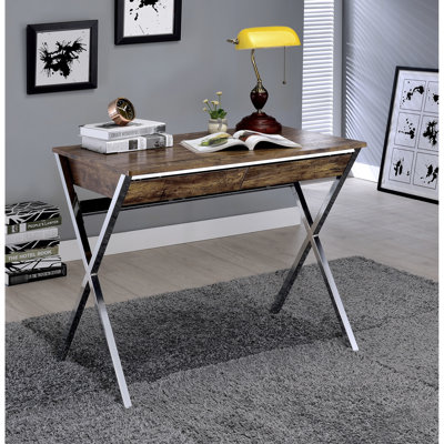 Bureau d'ordinateur élégant en chêne vieilli avec supports métalliques et tiroirs - Aménagement efficace, poignées de tiroir modernes, espace de travail organisé
