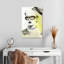Femme Leisha avec des lunettes-108383883