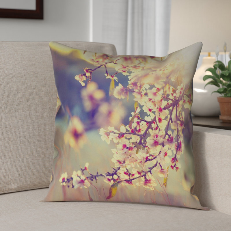 Housse de coussin en similicuir Justin Duane Cherry Blossoms, H 26 po x l 26 po