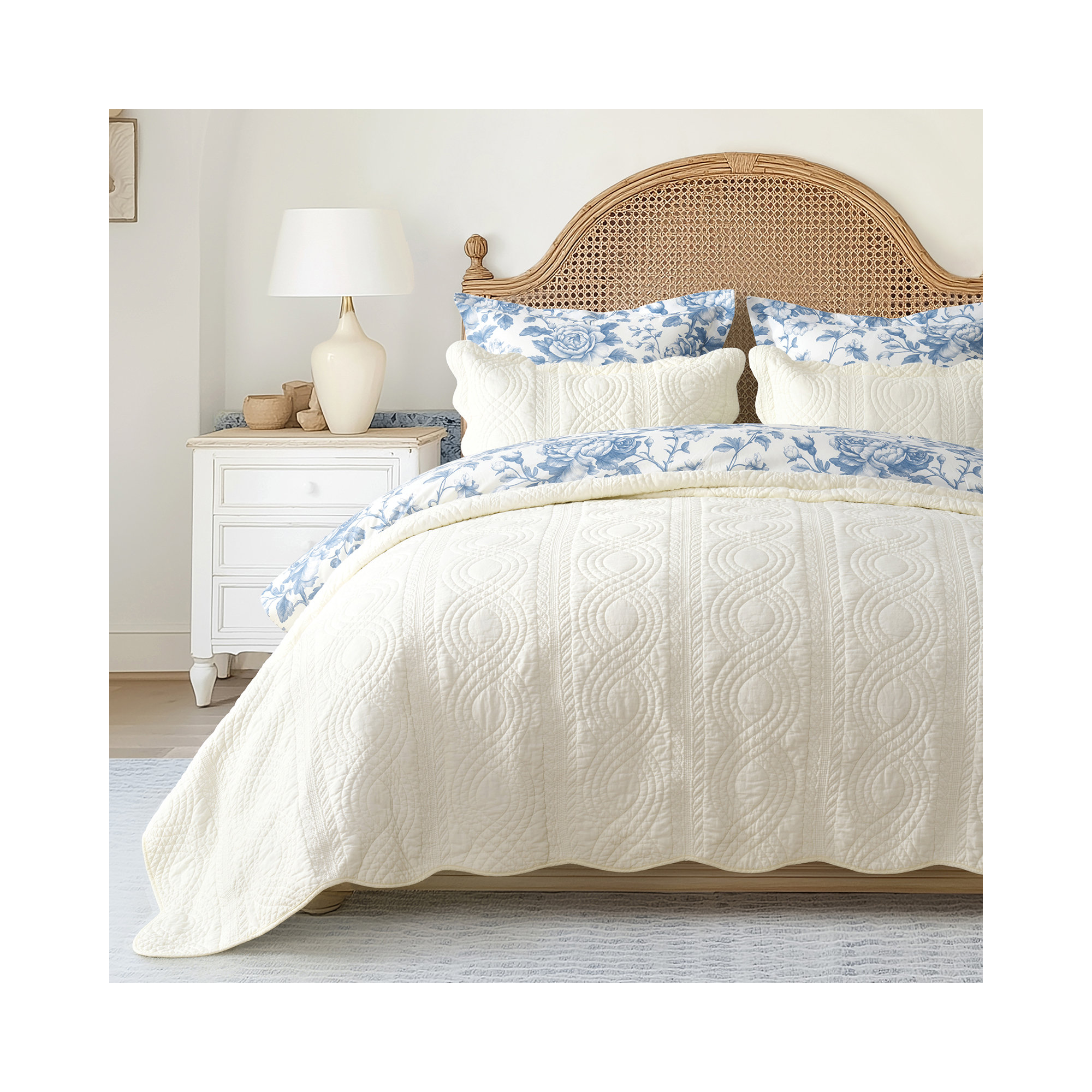 Scallop Edge 100% Cotton Quilt Set, Queen Quilt + 2 Queen Shams, Ivory White