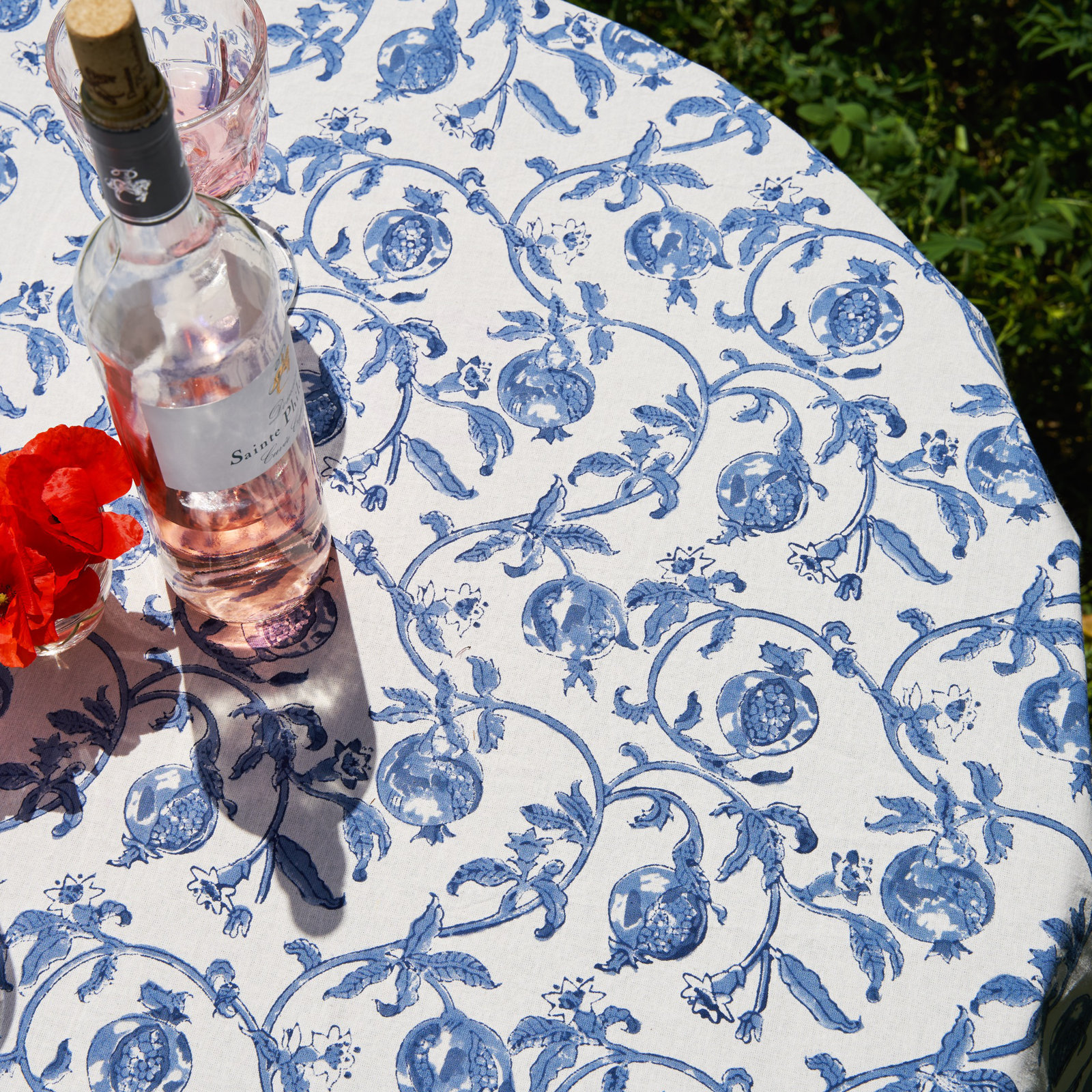 Bryah Floral Tablecloth, 70" Round, Blue
