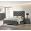 Commode contemporaine avec accents étincelants et cinq tiroirs, parfaite pour le rangement de chevet en finition brun foncé et gris