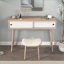 Table basse d'apparence naturelle en bois avec 2 portes coulissantes blanches, rangement peu encombrant pour le vestibule