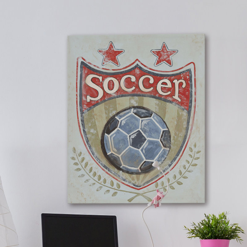 "Soccer Shield" par Reesa Qualia, reproduction sur toile tendue, H 52 po x l 40 po x P 1,5 po