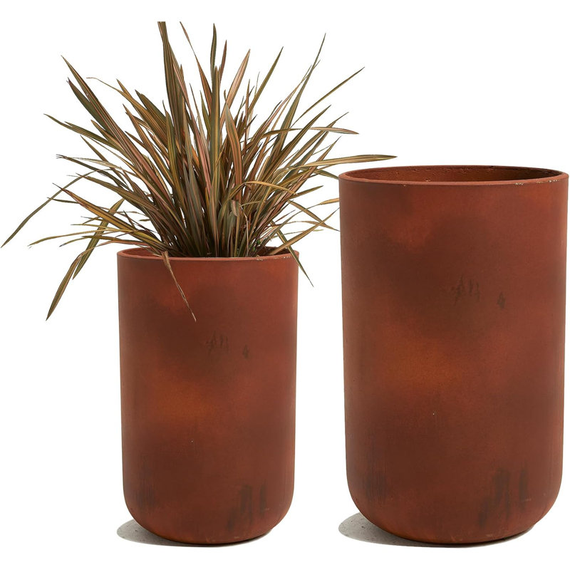 Grand bac à fleurs cylindrique en ciment robuste de 19,5 po et 23,5 po de hauteur avec trou de drainage de couleur rouille
