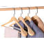 Cintre en bois-485880036
