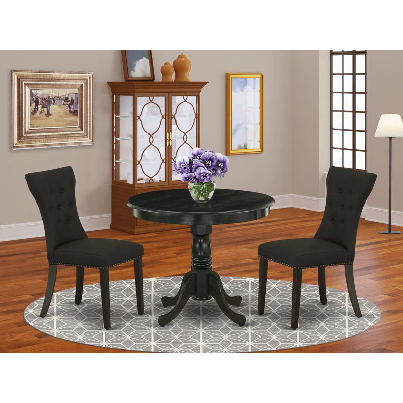 Ensemble de coin repas 3 pièces pour petits espaces comprenant une table de cuisine ronde avec piédestal et 2 chaises de salle à manger Parson en tissu noir, noir brossé