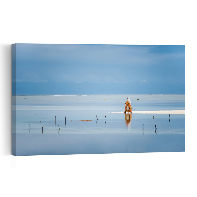 «Woman Walking Shallow Sea Peaceful Serene Tranquil Coastal», reproduction d'art mural, H 12 po x l 18 po