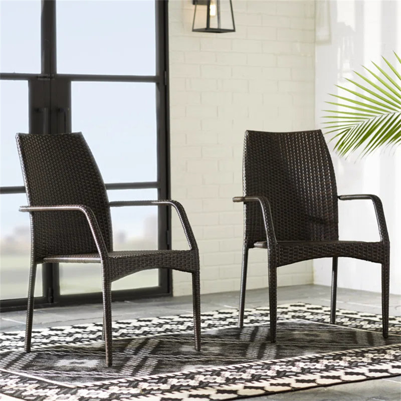Chaises d'extérieur en osier (excluant la table)