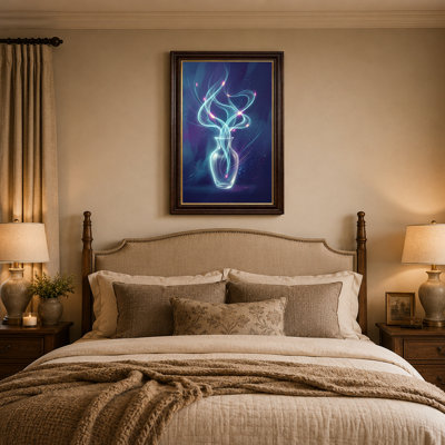 Vase en verre brillant avec toile bleue tourbillonnante