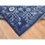 Tapis bleu / blanc nouvel âge noué à la main 6 pi x 8 pi 10 po Kashayla