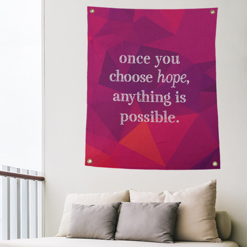 Tapisserie en polyester, choix d’un témoignage de l’espoir, H 80 po x l 59 po, Rubellite