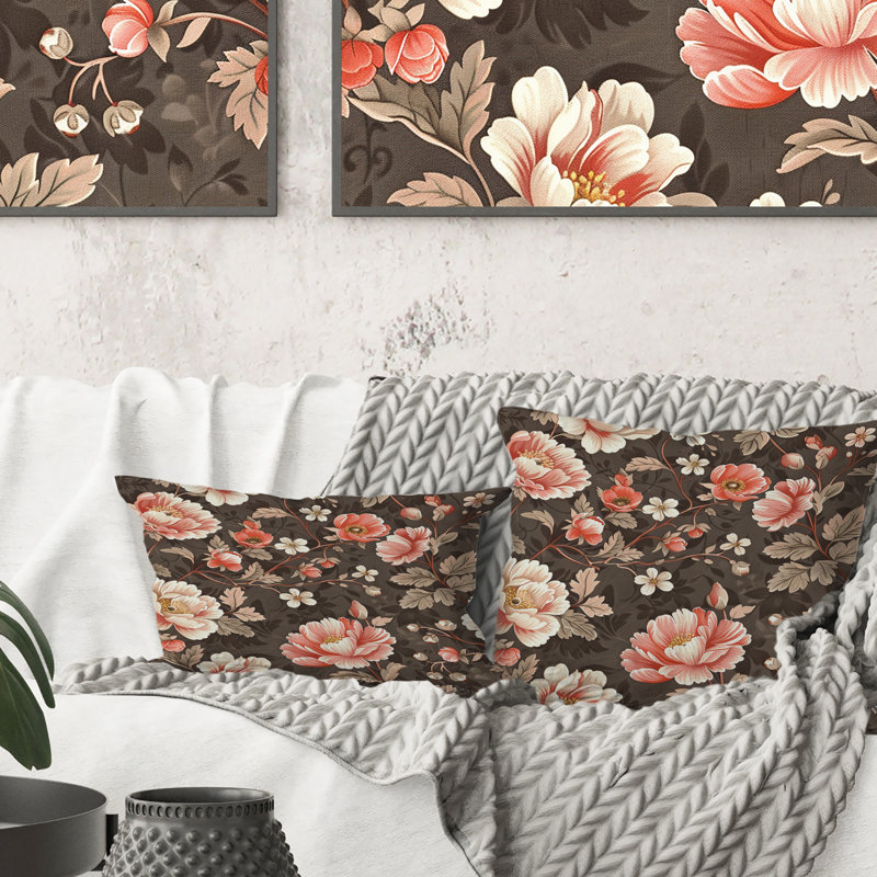 Coussin décoratif avec fleurs roses et fleurs de jardin brun I, 18" x 18"