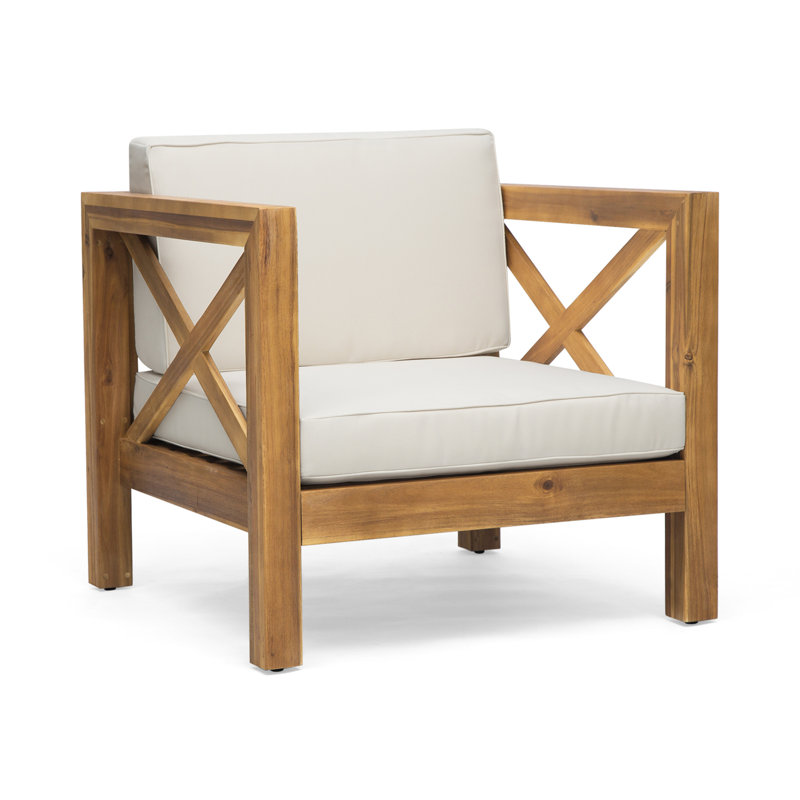Chaise moderne du milieu du siècle : en bois avec coussins d'assise imperméables pour l'extérieur, revêtue de tissu d'ameublement.