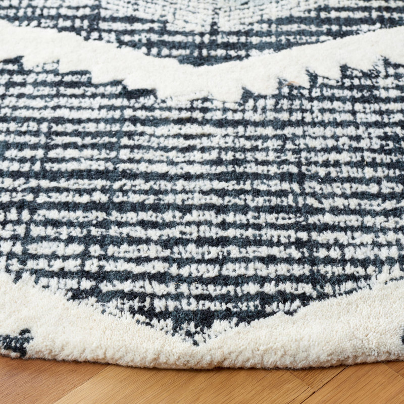 Jarexy Hand Tufted Wool/Cotton Southwestern Rug in Ivory/Black, Round 6'