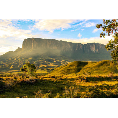 " Kukenan Tepui, Venezuela " by Evenfh