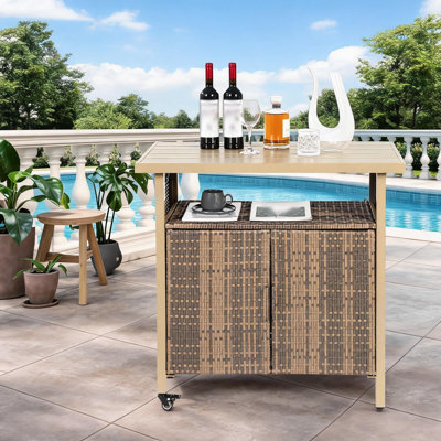 Chariot-bar extérieur en osier, chariot de service à roulettes en rotin avec roues pour la fête au bord de la piscine dans le jardin