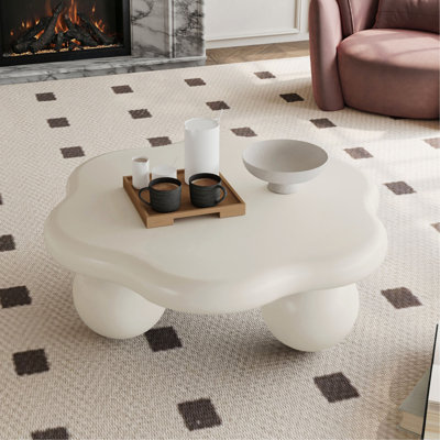 Table basse de 35 po en forme de nuage, table basse minimaliste moderne en forme de pétale avec pieds sphériques, table de salon compacte pour petits appartements