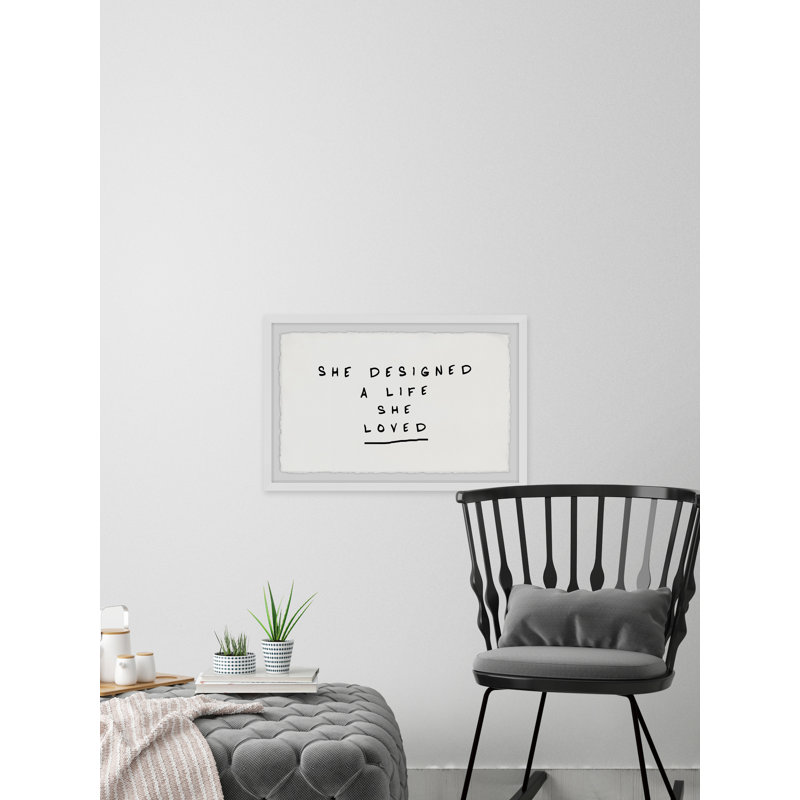 Reproduction d’art textuel sur papier encadrée « She design a Life IT loved IV », H 30 po x l 45 po x P 1,5 po