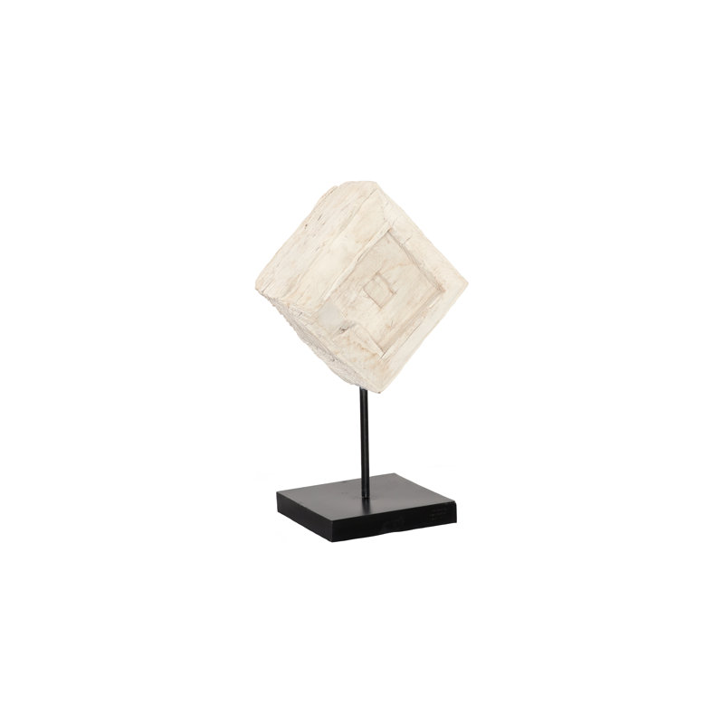 Bloc de bois érodé sur support