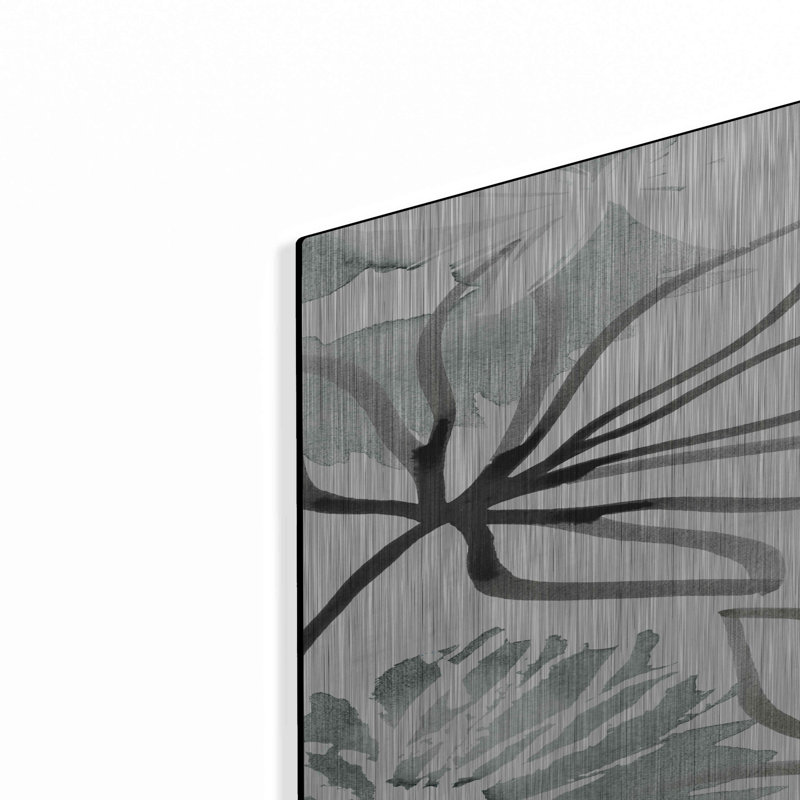 Fleurs monochromes II par Flora Kouta, H 36 po x l 24 po