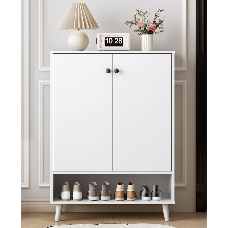 Armoire de rangement pour chaussures avec plaques réglables et portes blanches