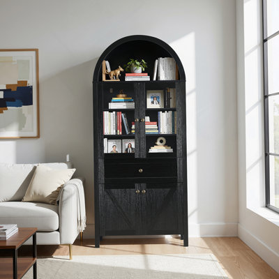 Armoire en forme de dôme, noire, faite de matériaux de haute qualité et de fabrication ancienne, avec un grand espace de rangement