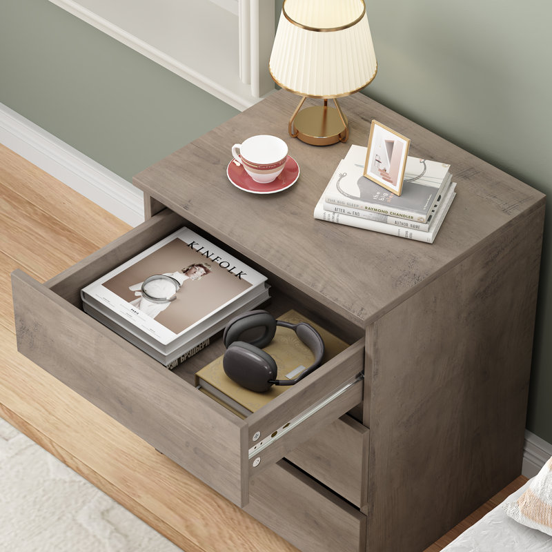 Arieyonna 3 - Drawer Nightstand, Brown