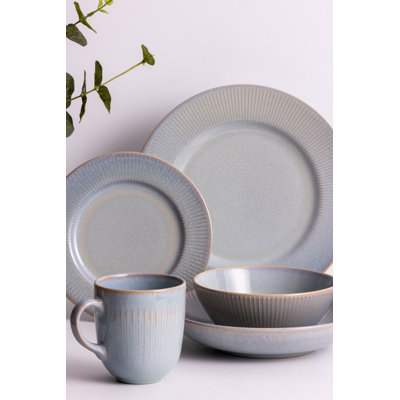 Reactive Linear Set Of 4 Dinner Plates