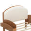 Structure simple en bois rembourré avec tête de lit arquée et tablettes de rangement latérales-1078004736