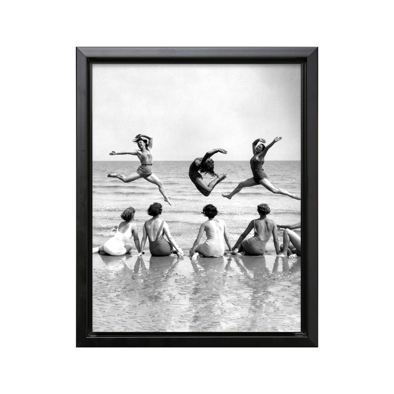 Femmes qui dansent sur la plage, Black Framed, Canvas, 08"H x 10"W