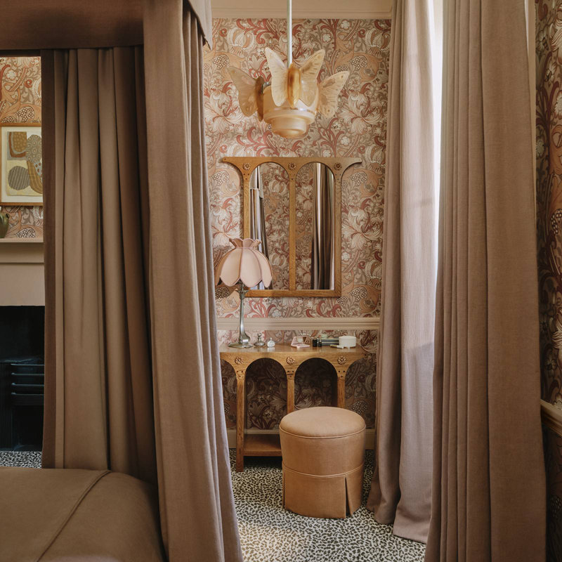 GOLDEN LILY Wallpaper - Tourmaline 9'10" - full height wallpaper