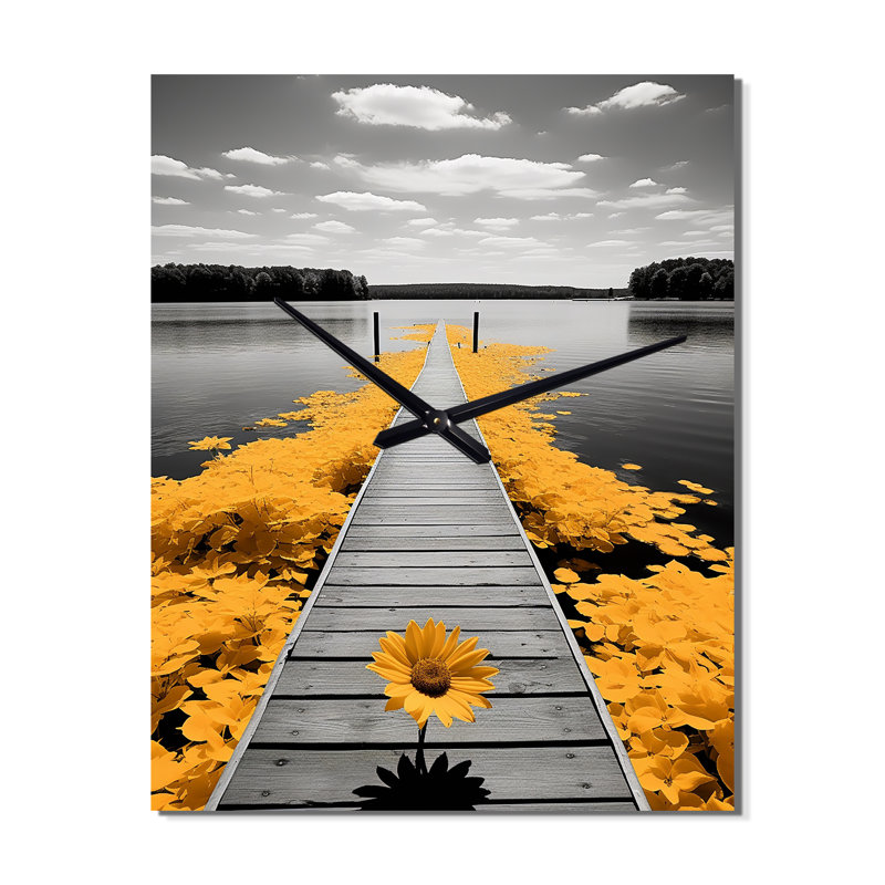 Horloge murale moderne jaune gris Lake Lakeside Retreat I - Cottage, Médium
