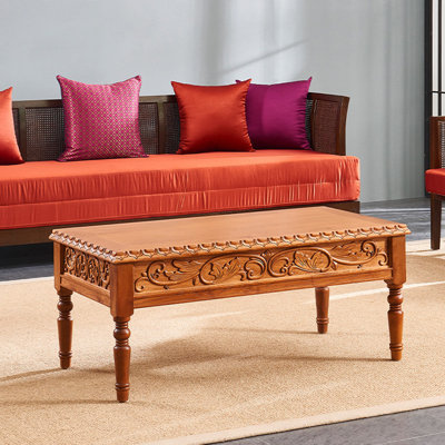 Table basse de style classique européen
