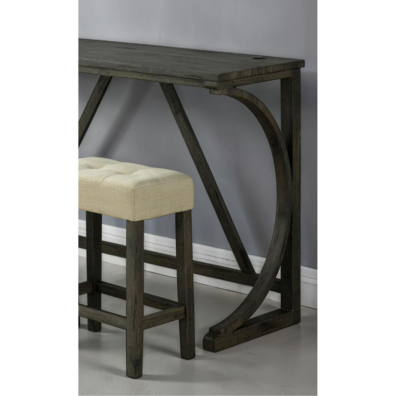 Table rustique 4 pièces - table brune, tabourets beiges, coussins de salle de réception
